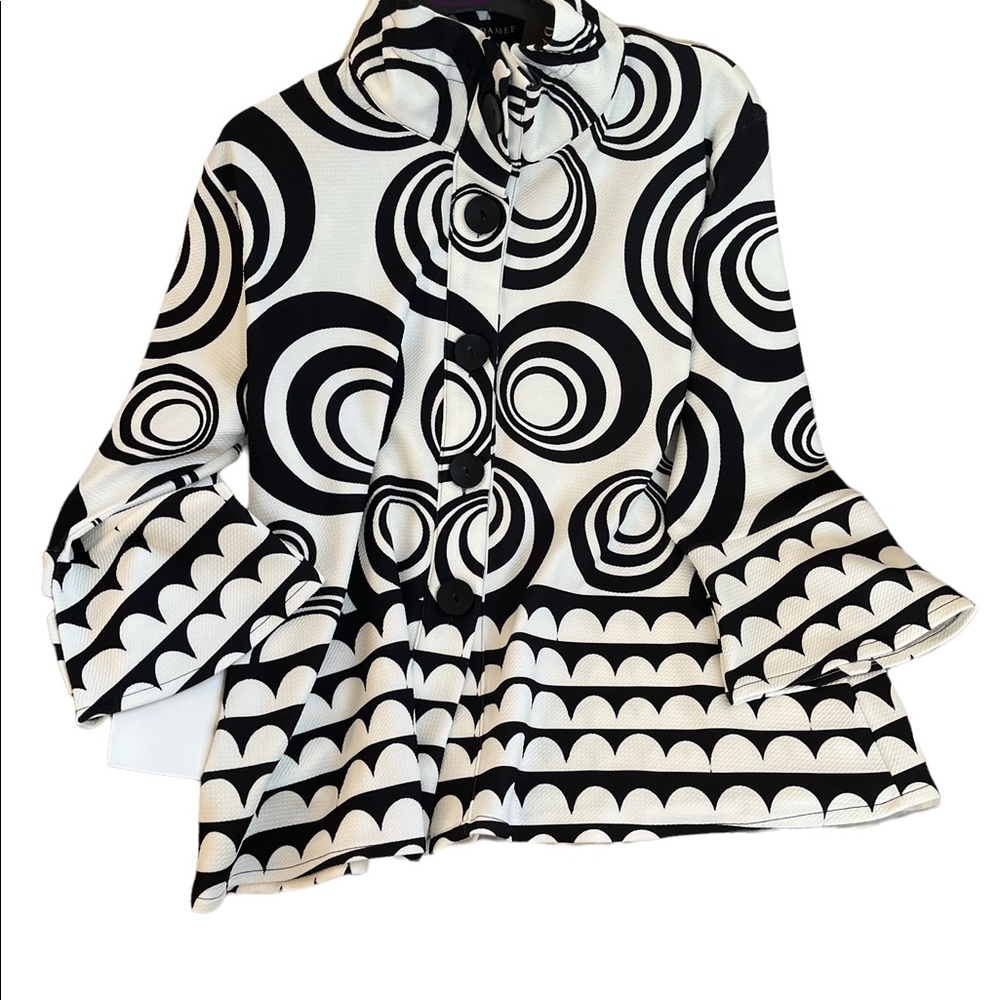 DAMÉE NEW BLACK AND WHITE JACKET . New with tags.  Perfect. XL.